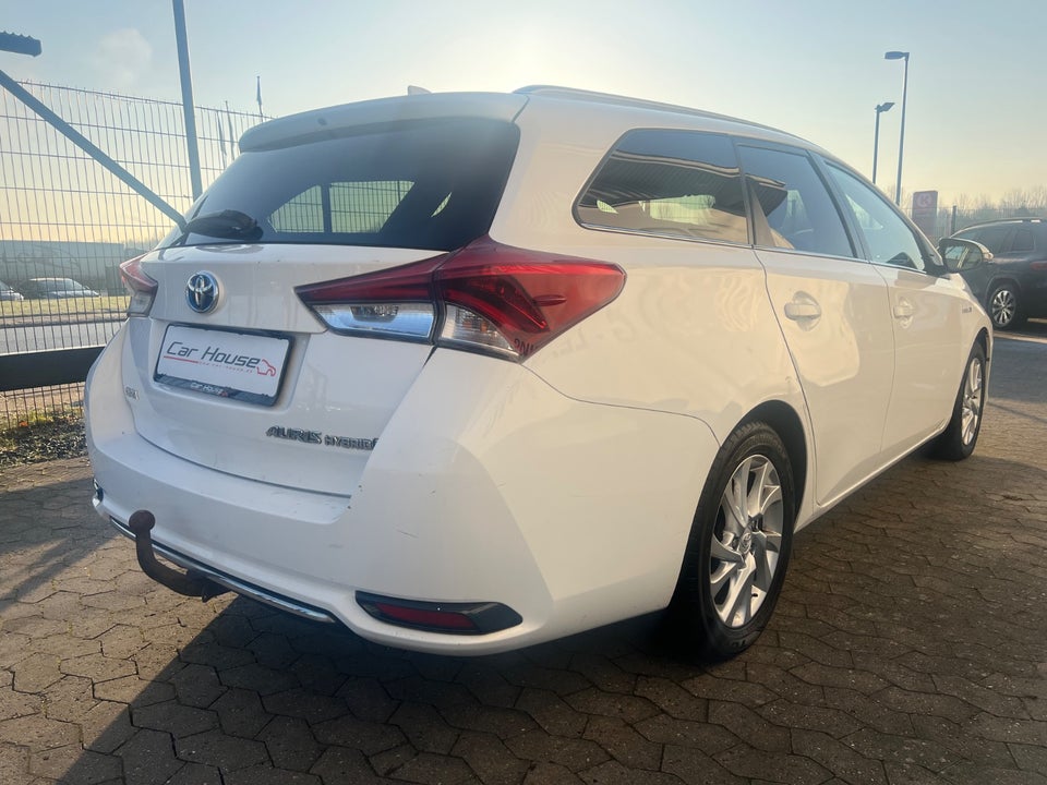 Toyota Auris 1,8 Hybrid H2 Touring Sports CVT Van 5d