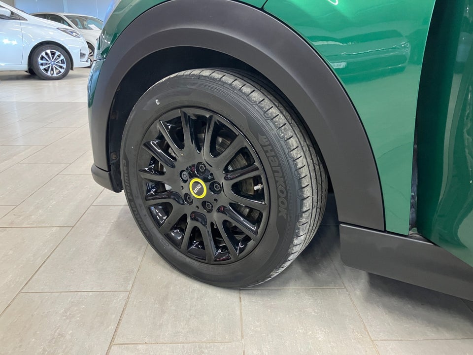 MINI Cooper SE Essential 3d