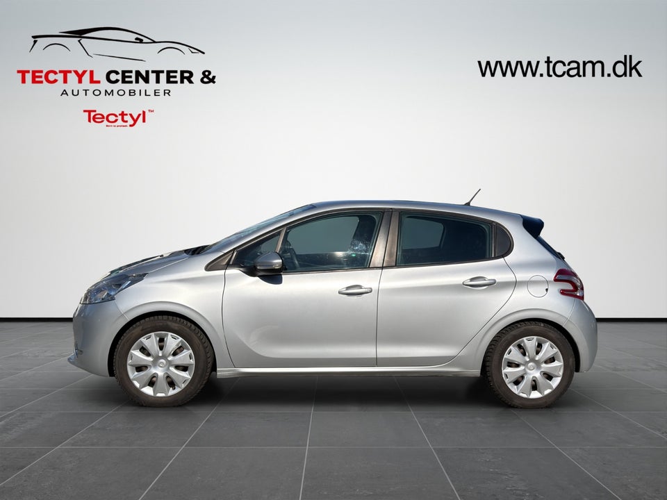 Peugeot 208 1,2 VTi Allure Sky 5d