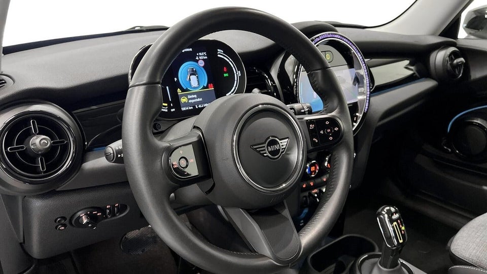 MINI Cooper SE Essential 3d