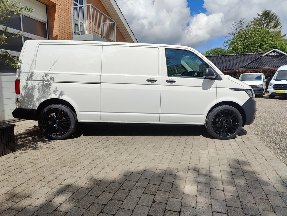 VW Transporter 2,0 TDi 150 Kassevogn DSG lang