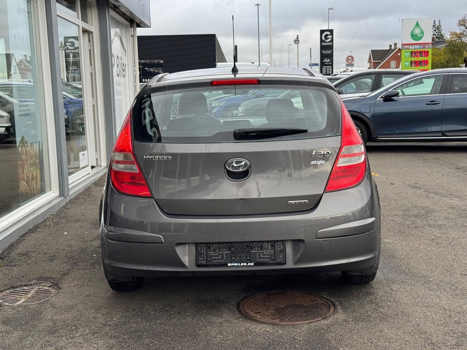 Hyundai i30 1,6 CRDi 90 Classic 5d