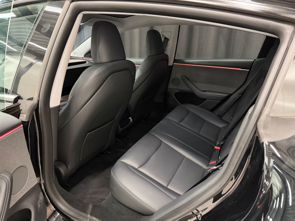 Tesla Model 3 RWD 4d