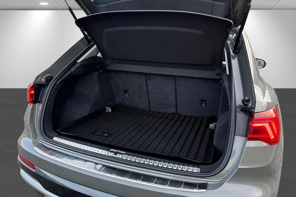 Audi Q3 35 TFSi Advanced Prestige S-tr. 5d