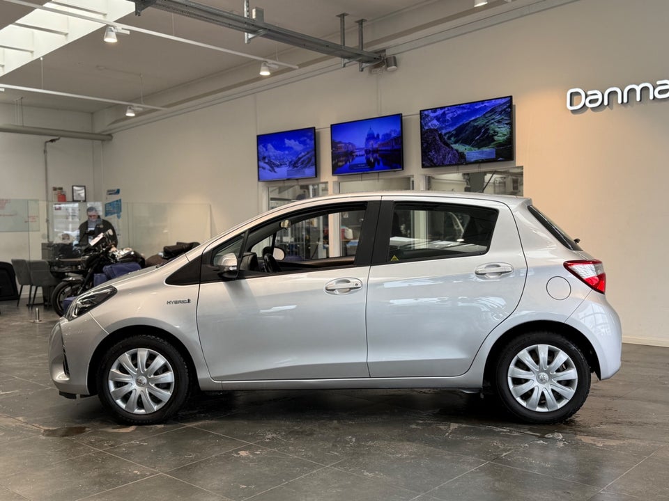 Toyota Yaris 1,5 Hybrid CHIC e-CVT 5d