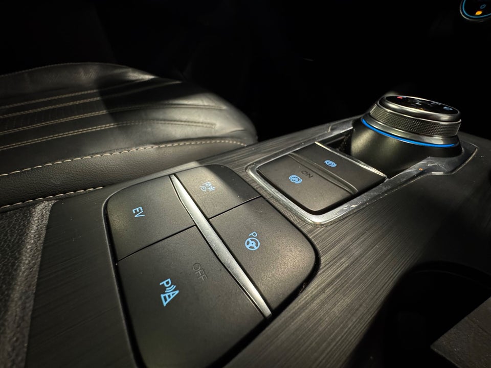 Ford Kuga 2,5 PHEV Vignale CVT 5d