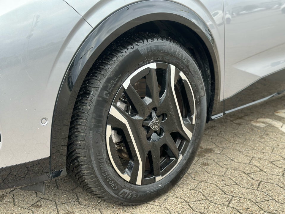 Peugeot e-3008 77 GT Pack 5d