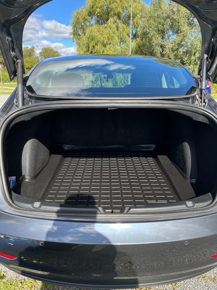 Tesla Model 3 Standard Range+ RWD 4d