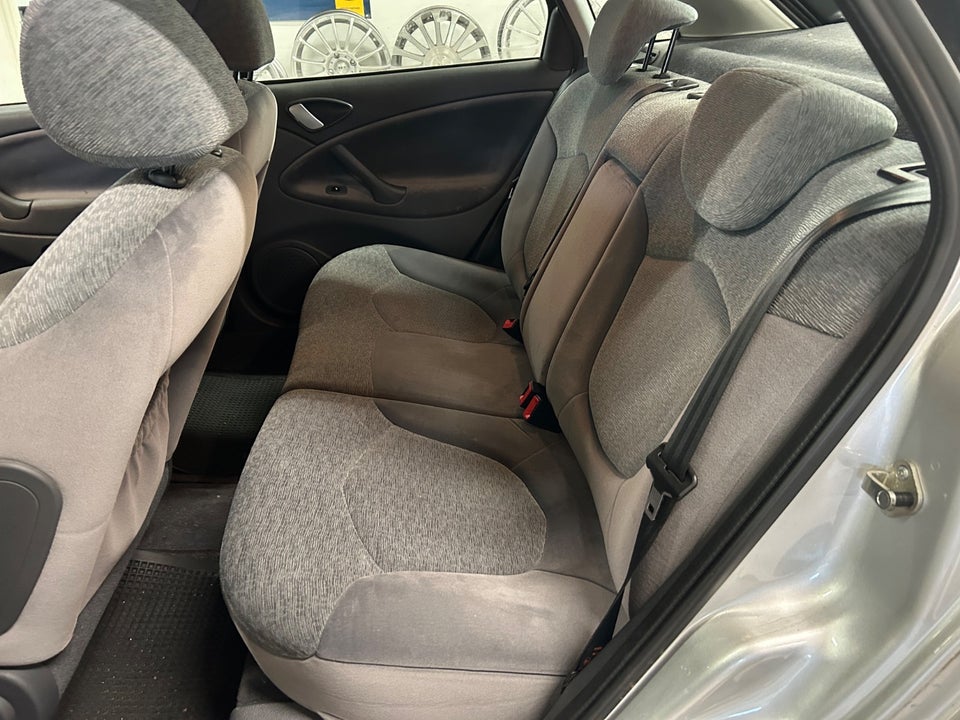 Citroën C5 2,0i 16V Elegance aut. 5d