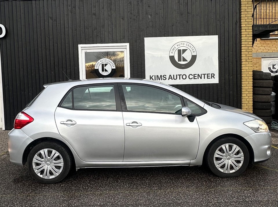 Toyota Auris 1,3 T2 5d