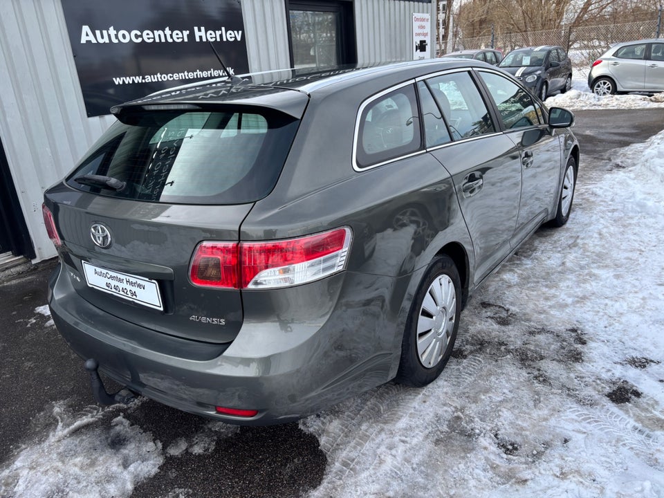 Toyota Avensis 1,6 VVT-i T1 stc. 5d