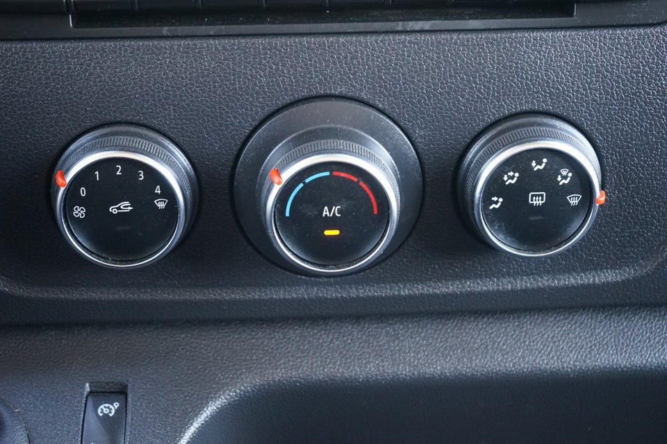 Renault Master IV T33 2,3 dCi 150 L2H2 Kassevogn