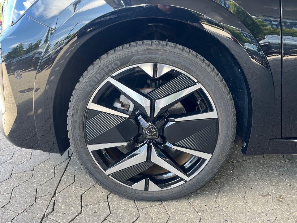 Peugeot e-208 54 GT 5d