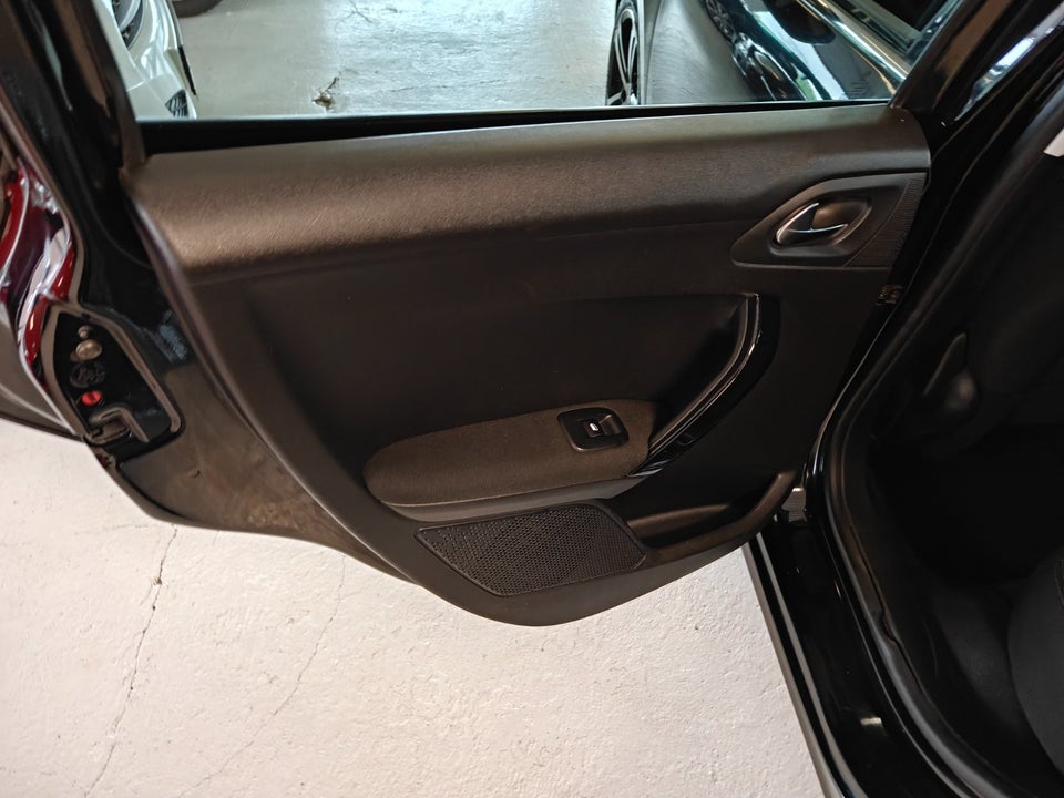 Peugeot 208 1,2 PureTech 82 Allure Sky 5d