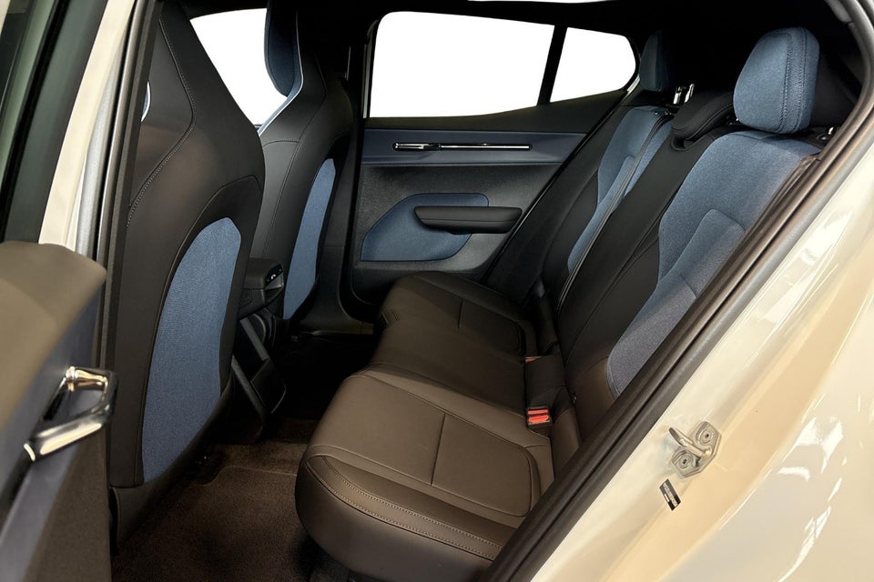 Volvo EX30 Extended Range Plus 5d