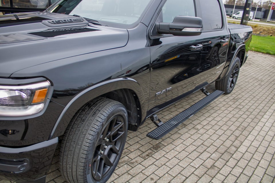 Dodge RAM 1500 5,7 V8 Hemi Laramie Night aut. 4d