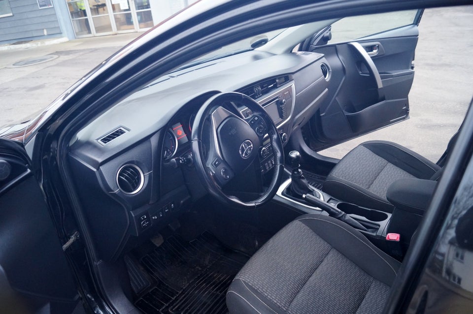 Toyota Auris 1,4 D-4D T2 Premium 5d