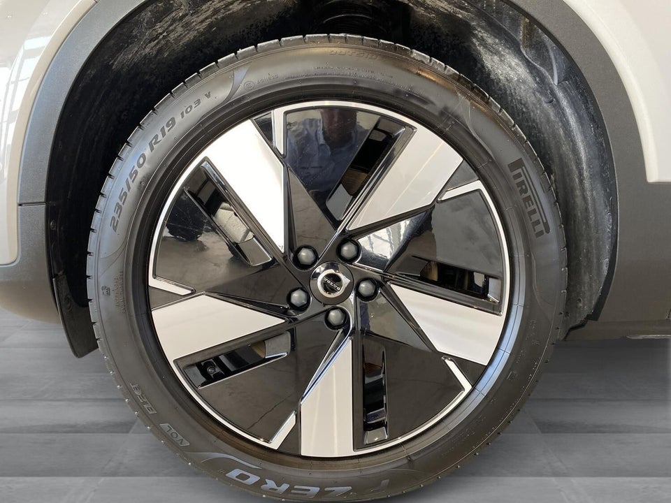 Volvo EX40 Extended Range Plus 5d