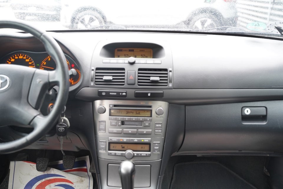 Toyota Avensis 1,8 VVT-i Terra stc. 5d