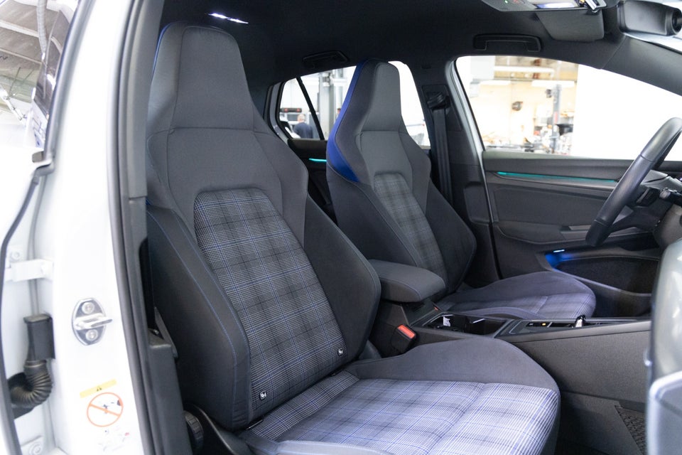 VW Golf VIII 1,4 GTE DSG 5d