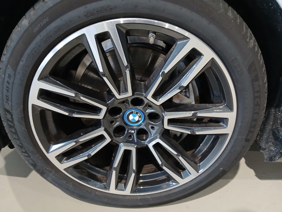 BMW i5 eDrive40 M-Sport 4d