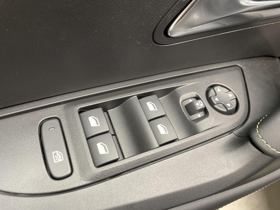 Peugeot e-2008 54 GT 5d