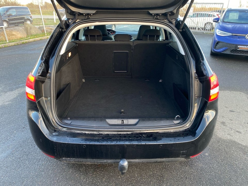 Peugeot 308 1,5 BlueHDi 130 Selection Sky SW 5d