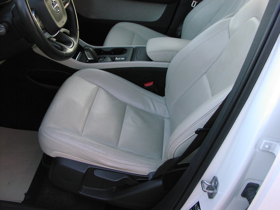 Volvo XC40 2,0 T4 190 Momentum aut. 5d