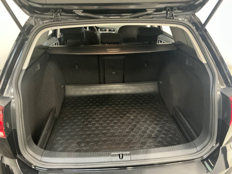 VW Golf VII 1,5 TSi 130 Comfortline Variant 5d