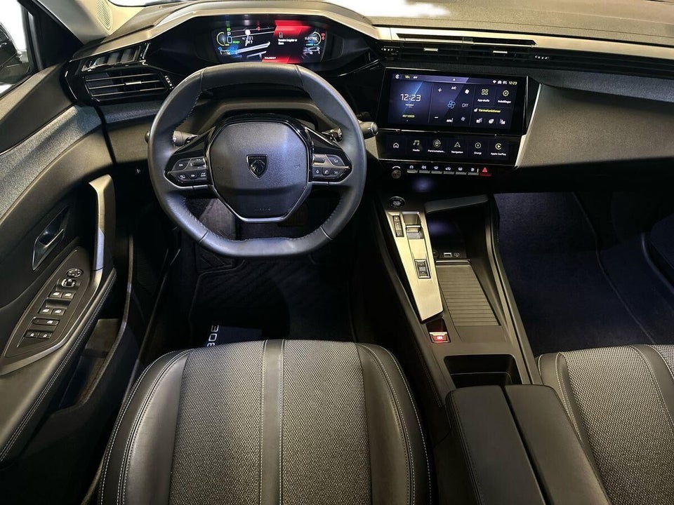 Peugeot 308 1,6 Hybrid First Selection+ EAT8 5d