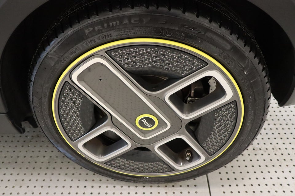 MINI Cooper SE Essential 3d