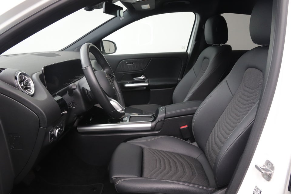 Mercedes EQA300 Progressive 4Matic Van 5d