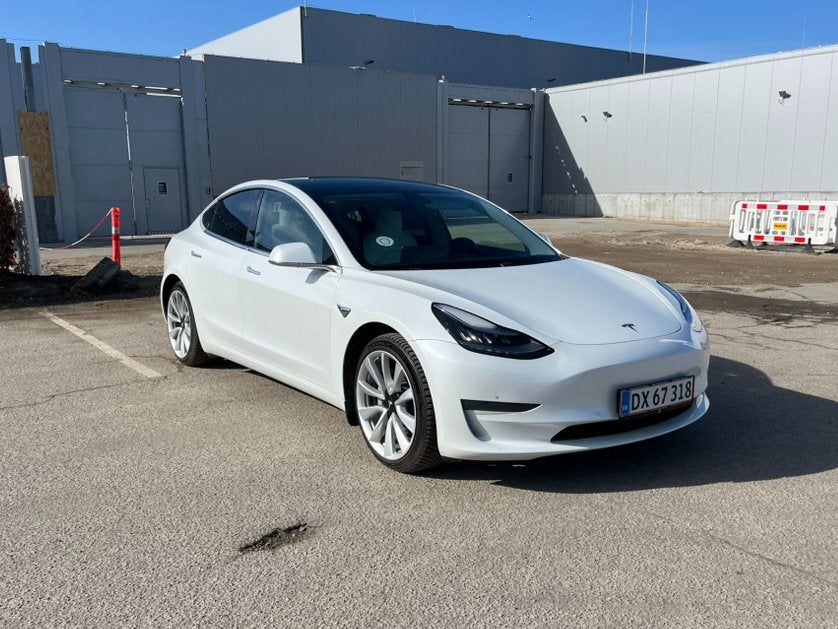 Tesla Model 3 Long Range AWD 4d
