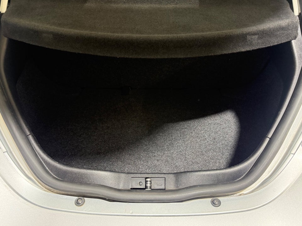 VW New Beetle 1,6 Trendline 2d