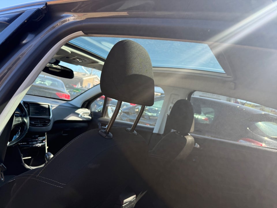 Peugeot 208 1,6 BlueHDi 100 Allure Sky 5d