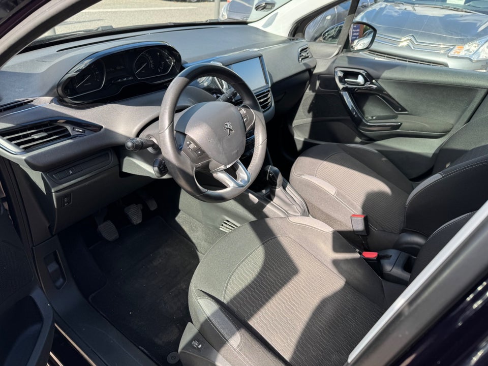 Peugeot 208 1,2 VTi 82 Allure Sky 5d