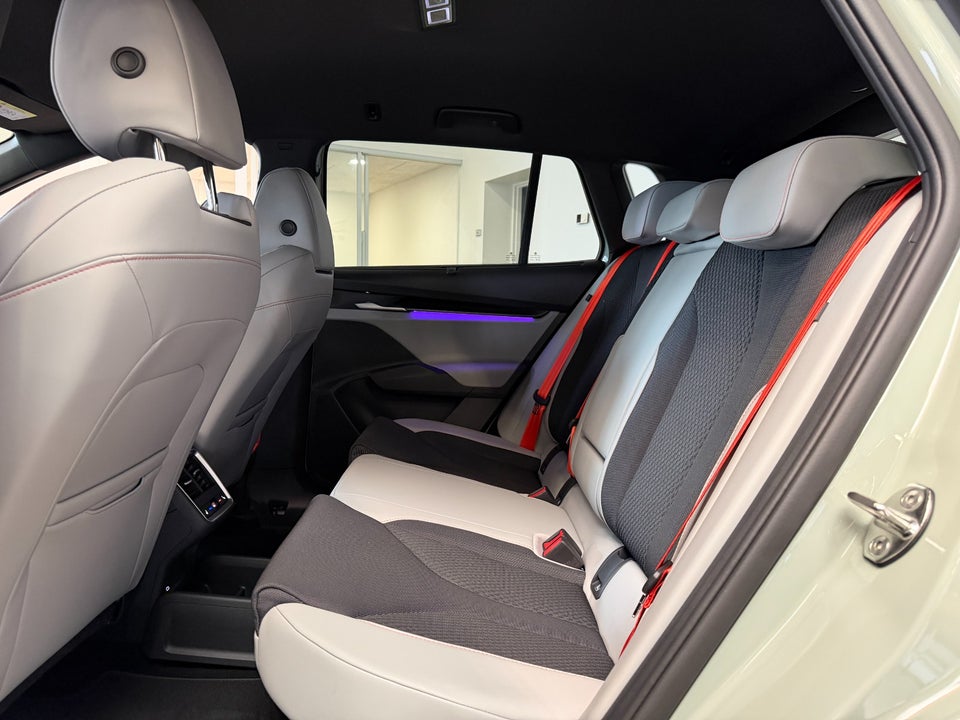 Skoda Elroq 85 iV Lodge Advanced 5d