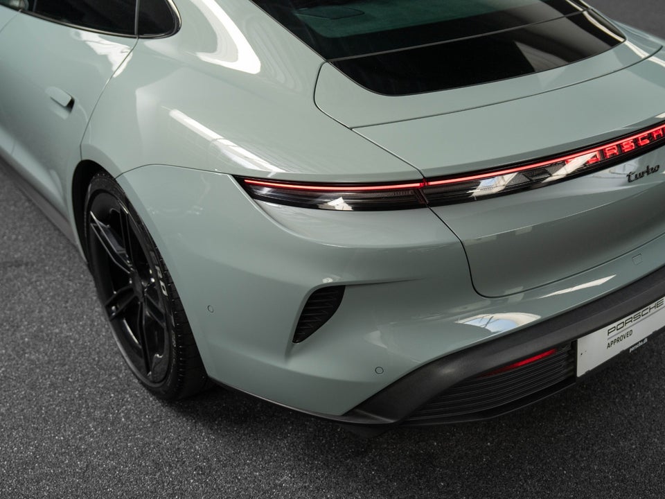 Porsche Taycan Turbo Performance+  4d
