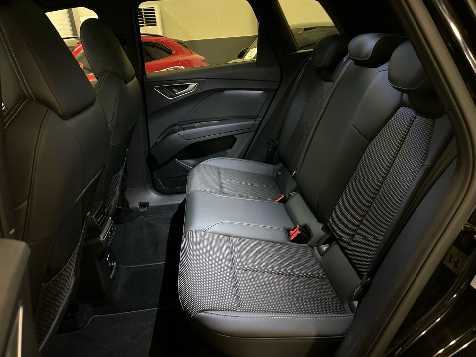 Audi Q4 e-tron 40 S-line 5d