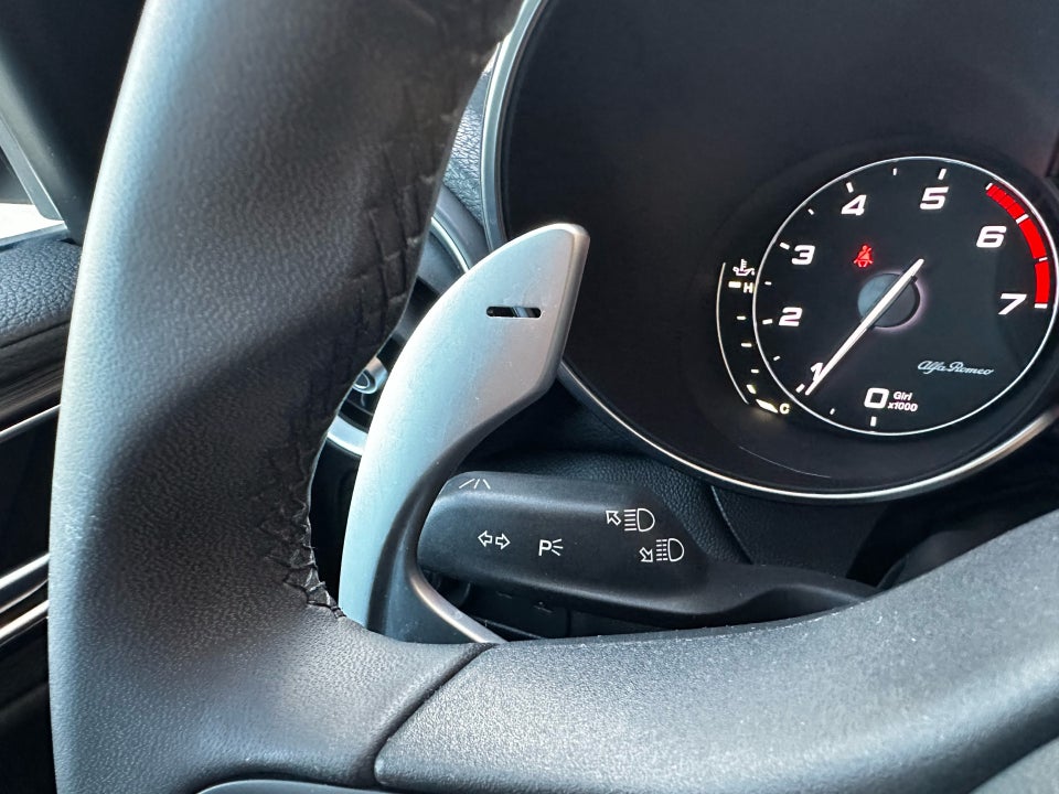 Alfa Romeo Giulia 2,0 T 200 Super aut. 4d