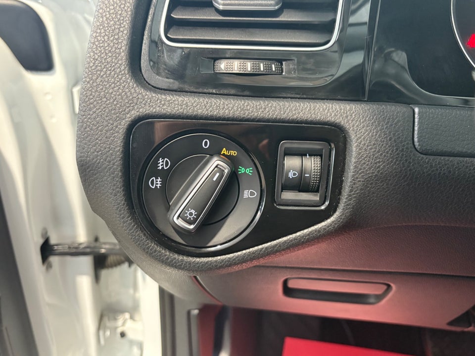VW Golf VII 2,0 TDi 150 Highline DSG BMT 5d