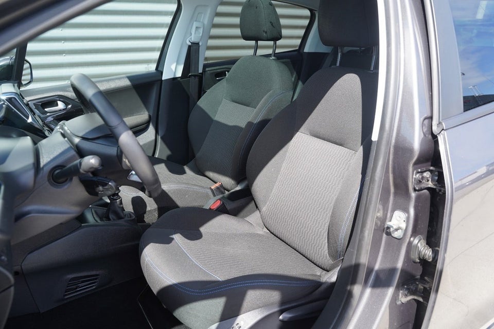 Peugeot 208 1,5 BlueHDi 100 Signature Sky 5d