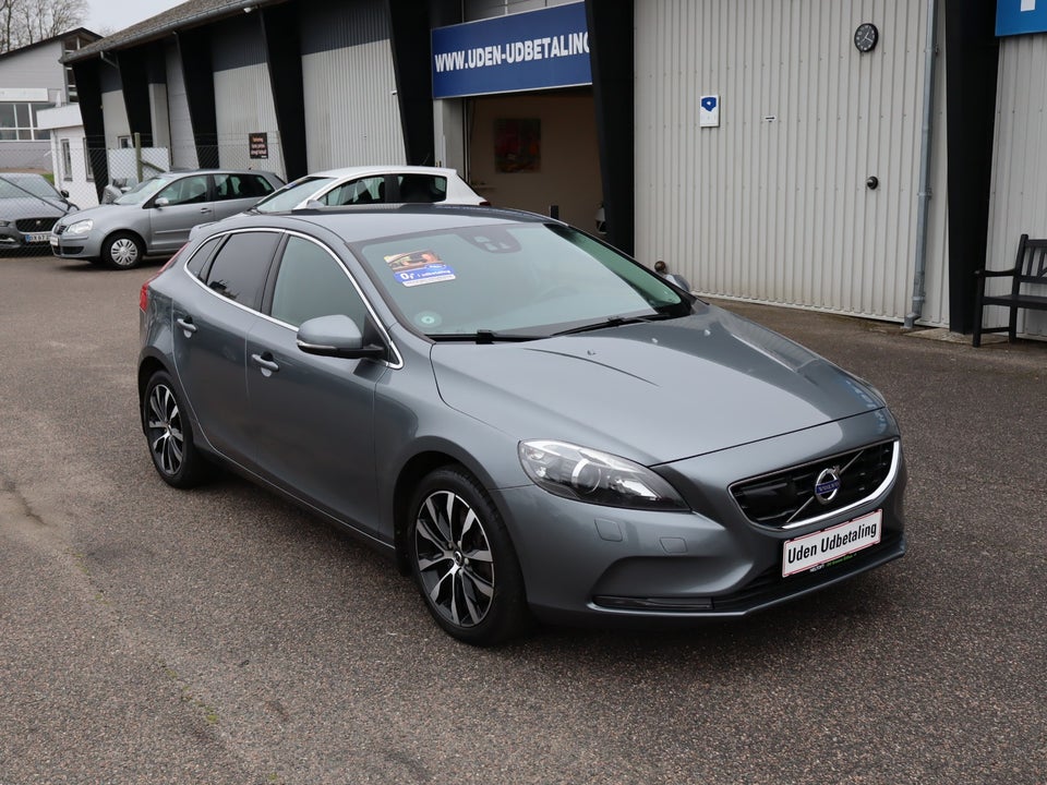 Volvo V40 2,0 D3 150 Momentum aut. 5d