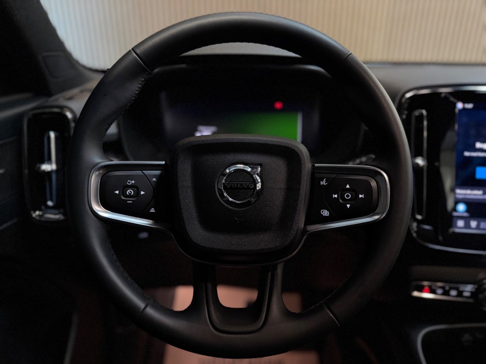 Volvo EX40 Extended Range Black Edition 5d