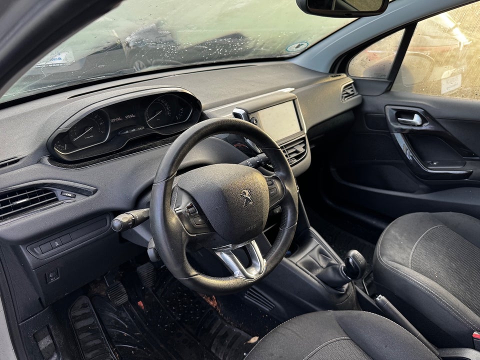 Peugeot 208 1,2 VTi 82 Chili+ 5d