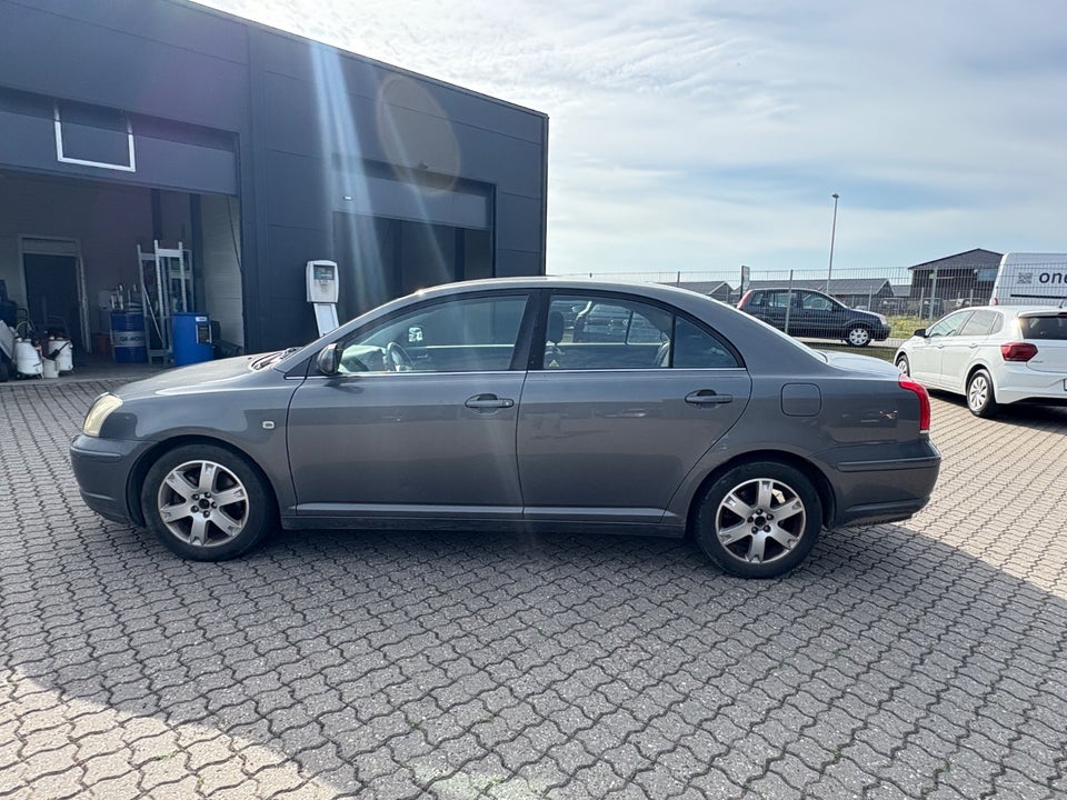 Toyota Avensis 2,0 Sol 4d