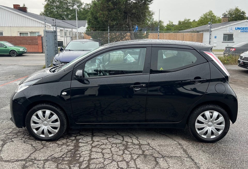 Toyota Aygo 1,0 VVT-i x-black 5d