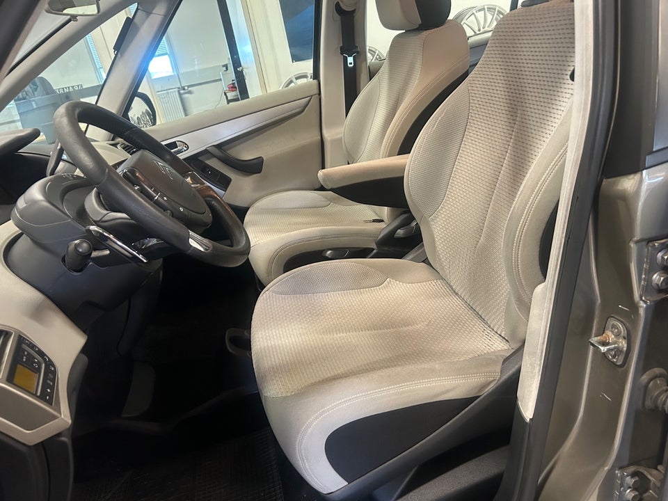 Citroën Grand C4 Picasso 2,0 HDi 138 VTR E6G 7prs 5d