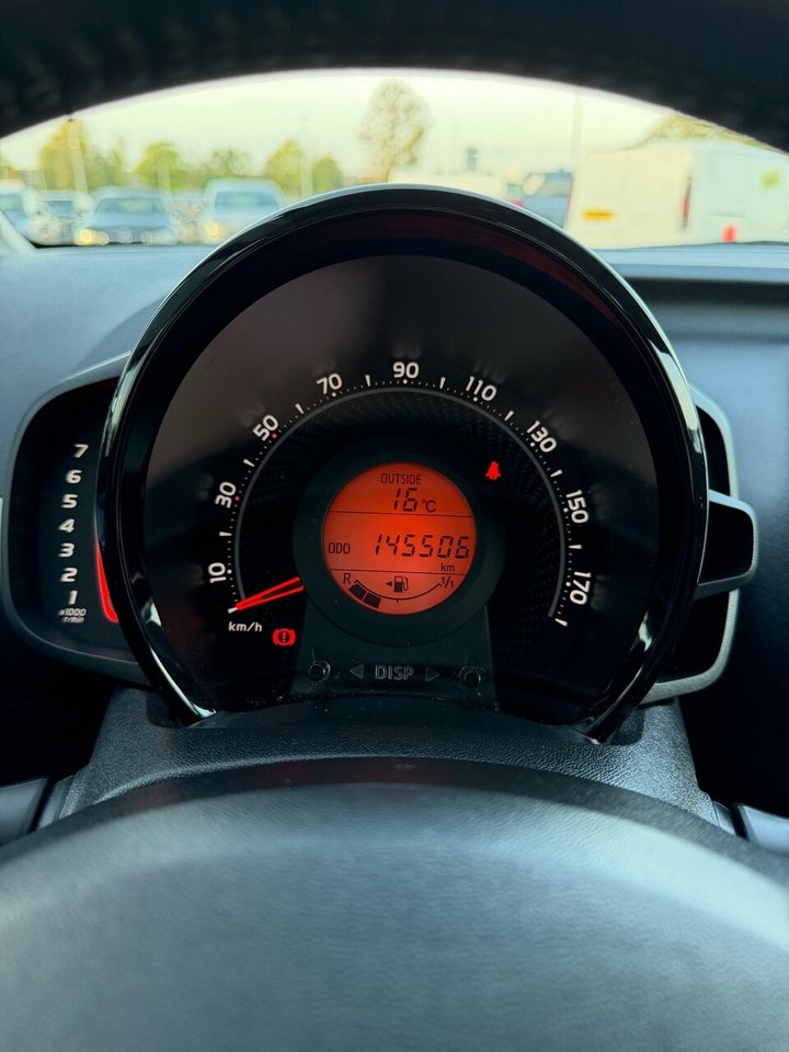 Toyota Aygo 1,0 VVT-i x-plore 5d