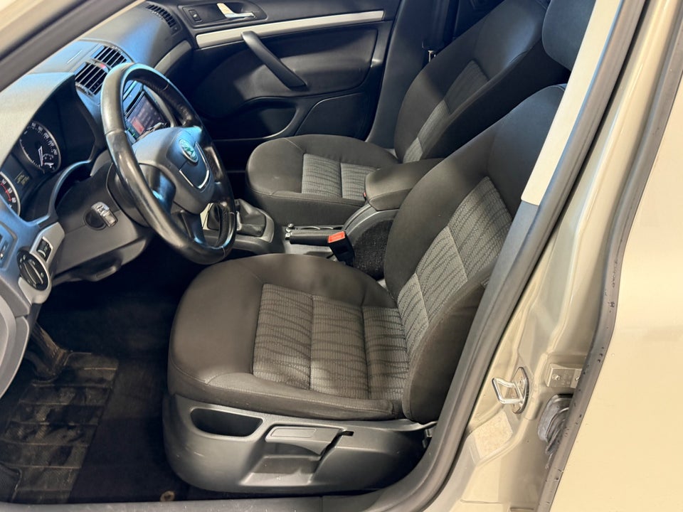 Skoda Octavia 1,6 TDi 105 Elegance 5d